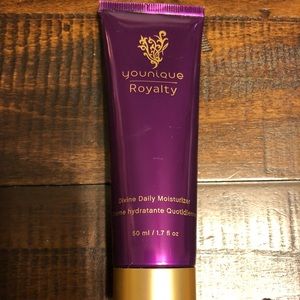 Younique Devine Daily Moisturizer